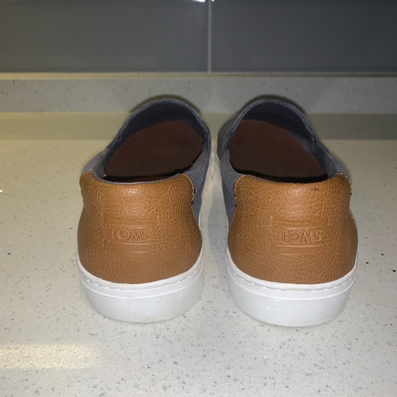 Toms Slip On Shoes - Picture 3 of 5